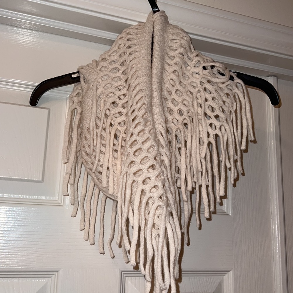 Vonmaur cream/ivory infinity scarf, one size - Picture 3 of 5